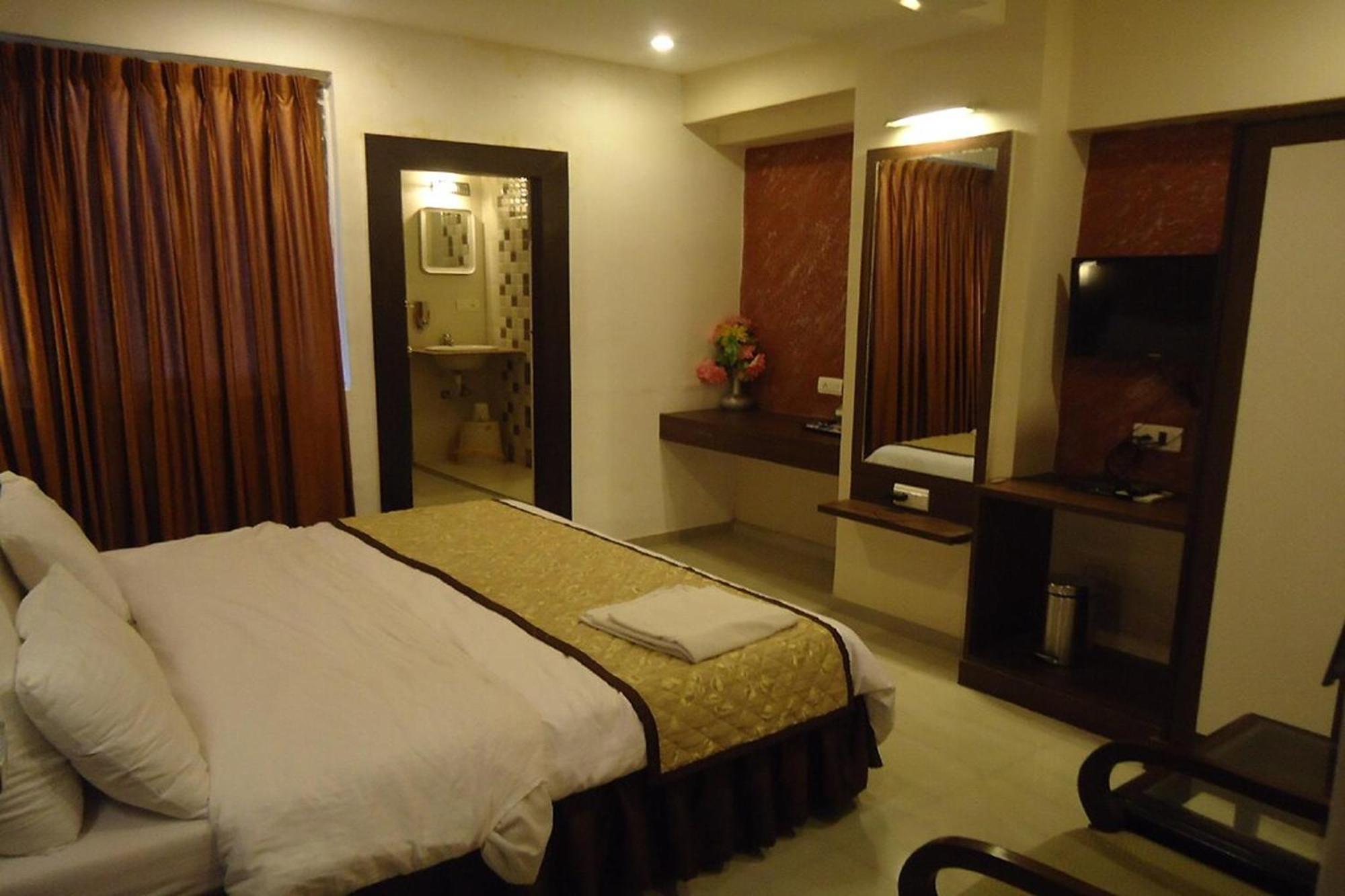 Hotel Maan Residency Satellite Road Ahmedabad Ngoại thất bức ảnh