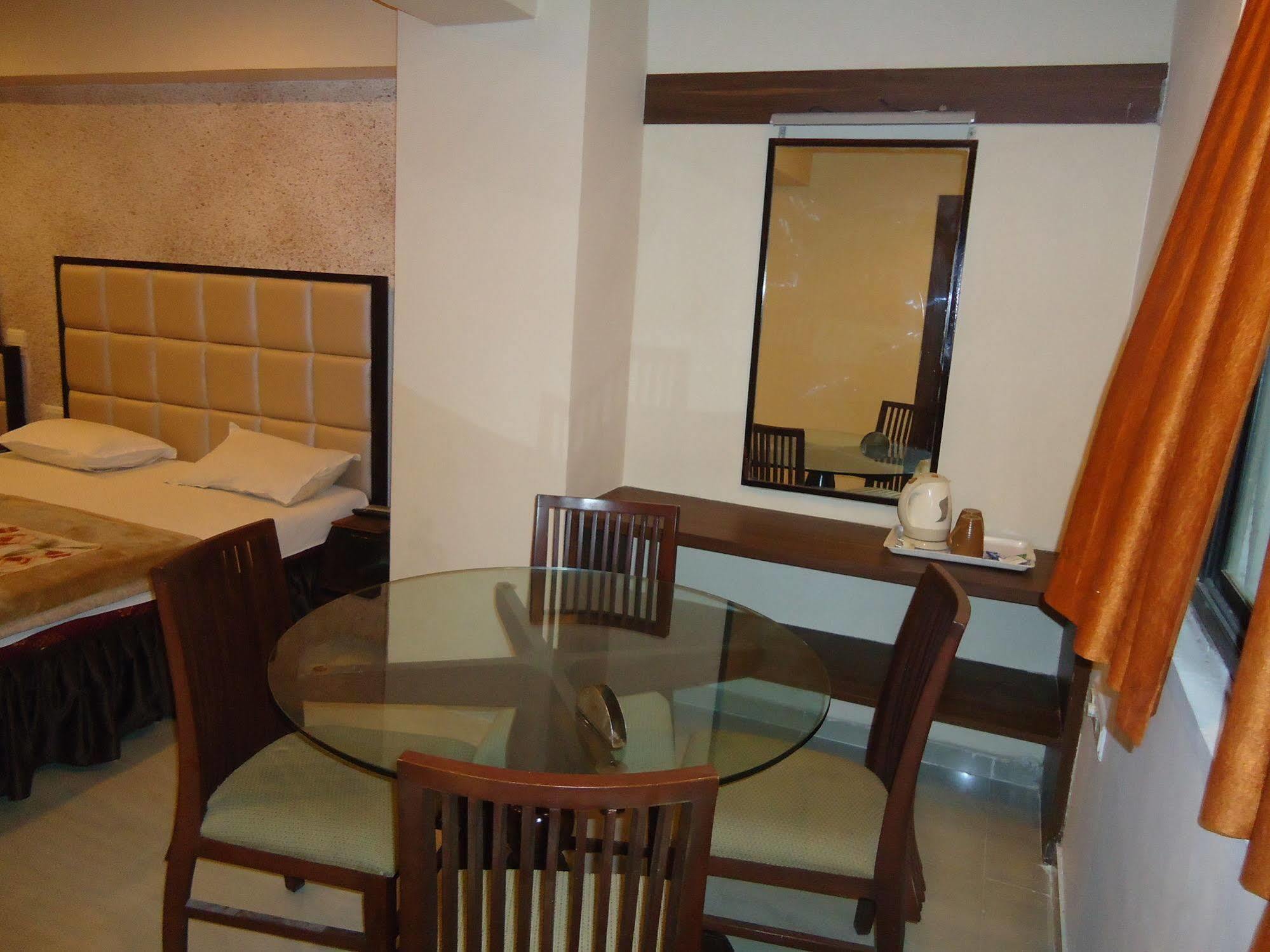 Hotel Maan Residency Satellite Road Ahmedabad Ngoại thất bức ảnh