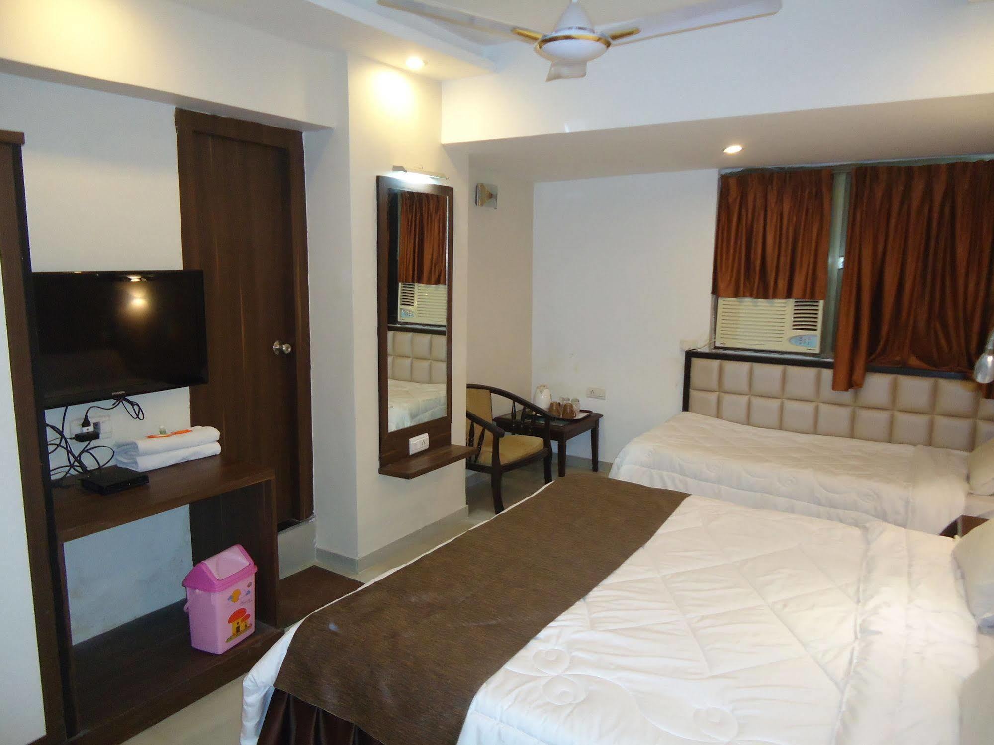 Hotel Maan Residency Satellite Road Ahmedabad Ngoại thất bức ảnh