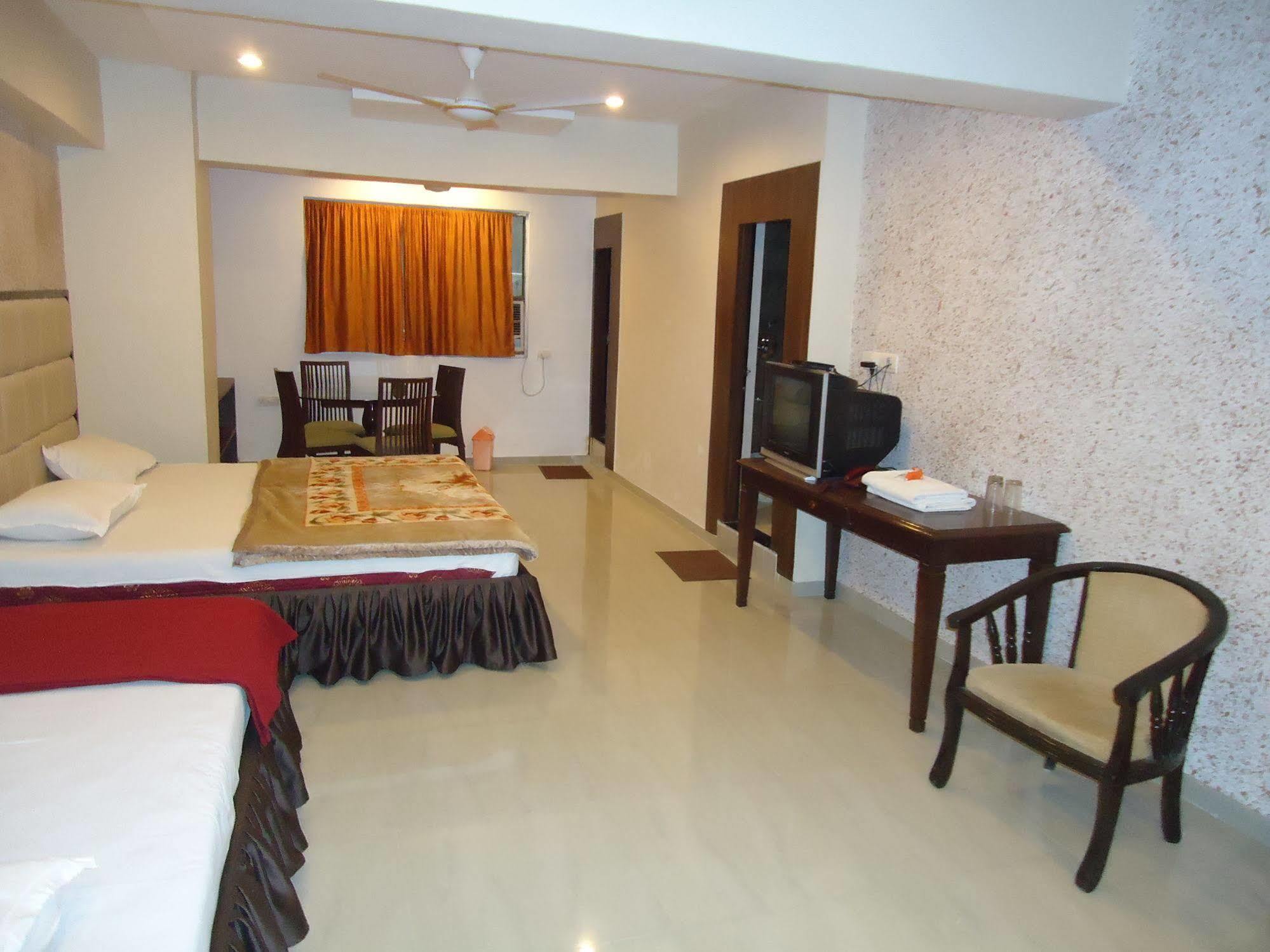 Hotel Maan Residency Satellite Road Ahmedabad Ngoại thất bức ảnh
