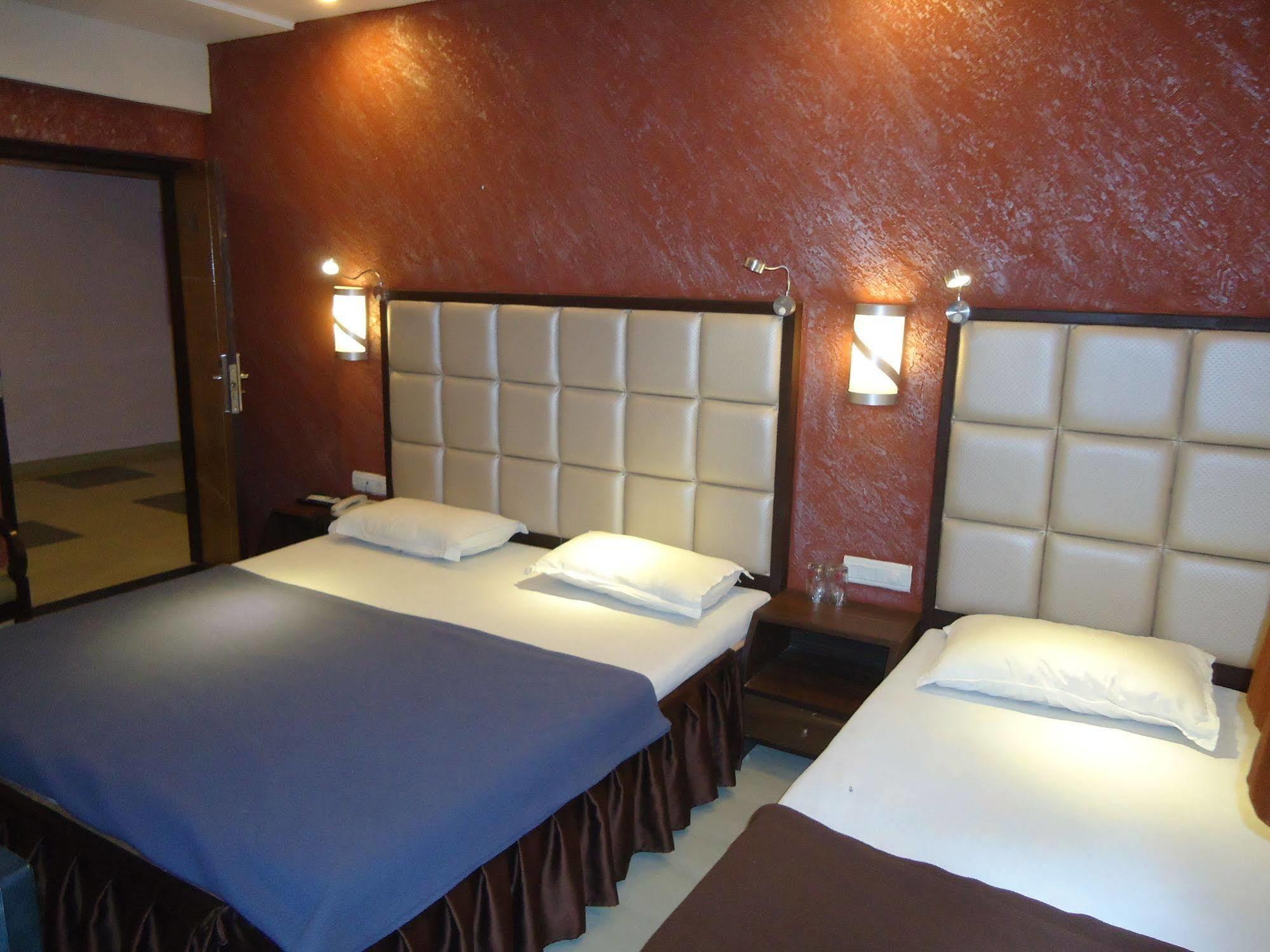 Hotel Maan Residency Satellite Road Ahmedabad Ngoại thất bức ảnh